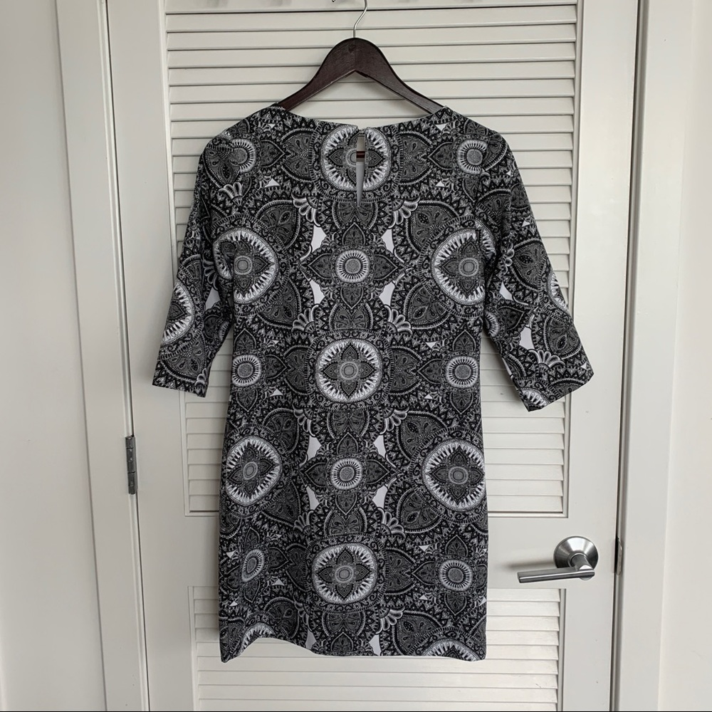 Patterned Shift Dress - Picture 4 of 4